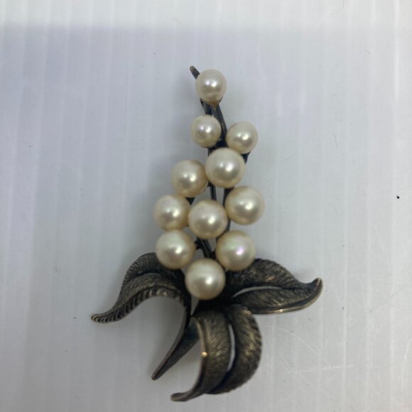 Vtg Lily of the valley faux pearl leaves brooch - Picture 1 of 2